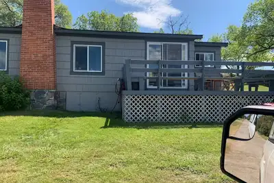 Image de Cute lakefront cabin with private dock. Pet Friendly