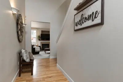 Image de Adventure-Themed Retreat | Upscale | Sleeps 12!