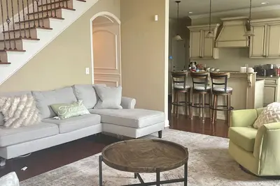 Image de Home away from home with community pool.