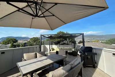 Roof top patio, New 2 bed carriage house