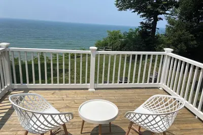 Image de picturesque Lake Michigan retreat-Lake front with private beach!