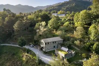 Image de Appartement 'Il Mulino - Appartamento Terra' avec vue sur la montagne, jardin partagé et balcon