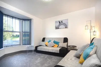 Image de This house is a 4 bedroom(s), 2 bathrooms, located in Southampton, .