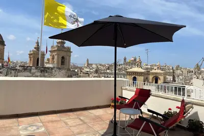 Image de Authentic Terraced Home - Central Location With Views