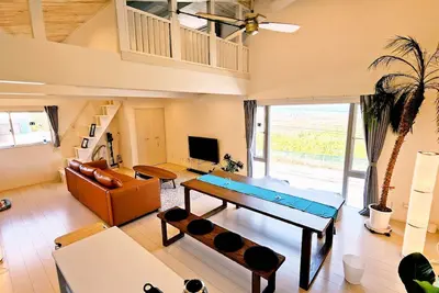 Image de Overlooking the Olympic surf venue from the cypress bath and large terrace.