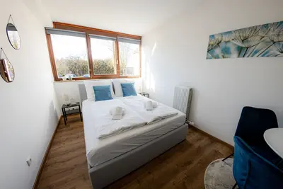 Image de Come4stay - Holzheim 126 I Modern I Wlan I Küche I Parkplatz I Netflix
