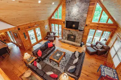 Image de Stylish Retreat w/ Fireplace & Hot Tub