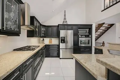 Image de Executive high end home with Backyard Oasis!