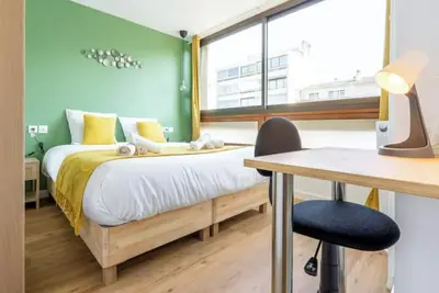 Image de T3 ☆ B&B Inn ☆ Tgv ☆ Rer B&C☆ Balneo☆ Wifi Netflix