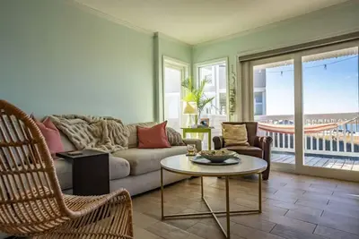 Image de Waterfront Condo: Rosé All Day with Sunset Views