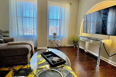 Oasis 2-bedroom2 bath apartment just 10 minutes from Cfg Bank Arena PRivate