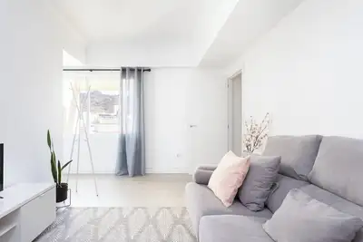 Image de Home2Book Stylish & Bright Apt, Santa Cruz Center
