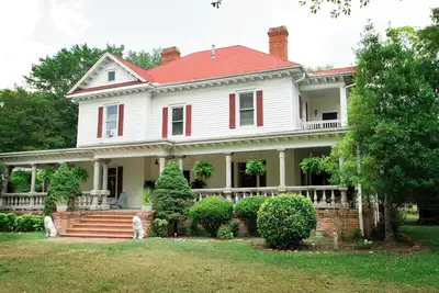 Image de Historic Bed and Breakfast, sleeps 12-16