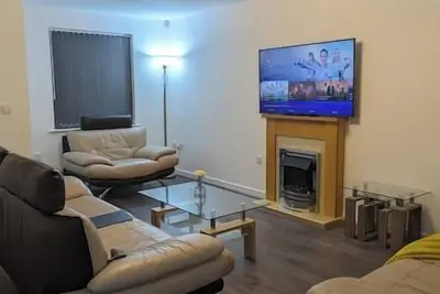 Image de Clariturf - 4 Bed House-Stadia, Parks, Canal & Sites-SkyN'flix