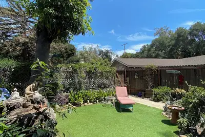 Image de Private quiet cottage best for 2-3, no worries pet friendly