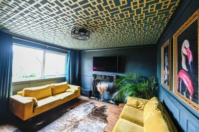 Image de Boudoir in the heart of Felpham, West Sussex