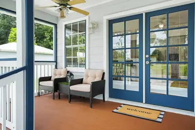 Image de Bungalow Retreat 1 mile from Historic Downtown