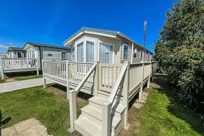 Image de Lovely 8 berth caravan with decking and nearby Scratby beach ref 50005a