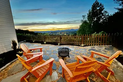 Image de Iconic Dahlonega View! In Town! Wine Gold Hiking
