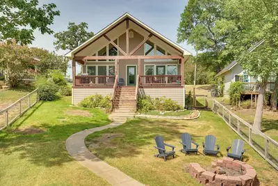 Image de Fish & Kayak: Tranquil Cedar Creek Home!