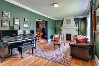 Atlanta Home w/ Deck: 6 Mi to Downtown!