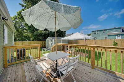 Charming Hampton Home w/ Fireplace, Deck & Grill!
