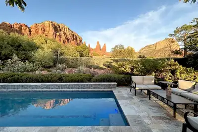 Image de Chapel Vista Home With Stunning Views of Red Rocks & Chapel. Hot-Tub & Gardens.