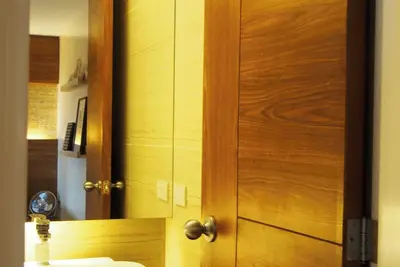 Stylish Suite with Scenic Ridge View + Free Parking
