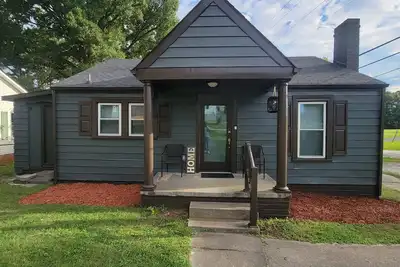 Image de 2 Bedroom Vacation Home Like No Other Near Highway and Downtown Area.