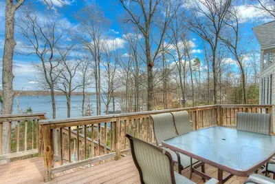 Image de Dog-friendly, lakefront vacation home w/ a boat house, kayaks, & paddleboards