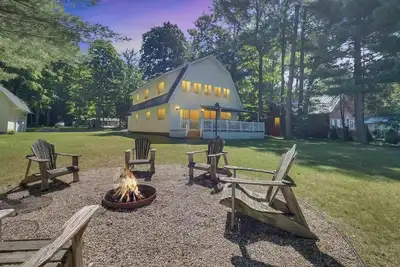 Image de Spring & Summer Vibes on Double Lakefront Lot. Lazy Lake Days, Sunset Nights.