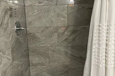 Image de Private suite in a beautiful log home with stunning lake\/mountain\/desert views