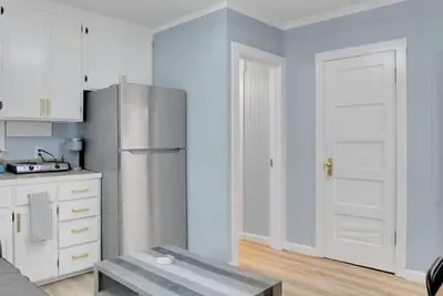 Image de Capitola Village Hideaway Bungalow - Pet friendly!