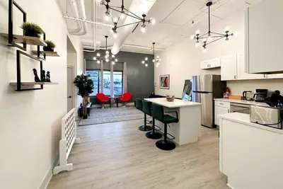 Image de Luxurious apartment McCormick Place 5 King bedrooms/3bath Suite for groups