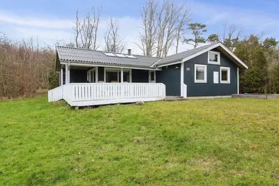 \"Iris\" - 300m from the sea by Interhome