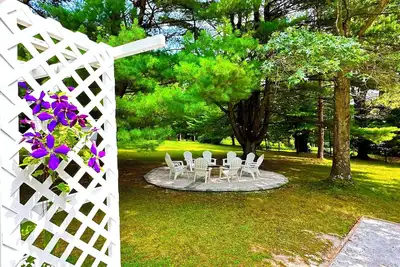 Image de Beautiful property with hot spa and private swimming pool. Has king bed & more.