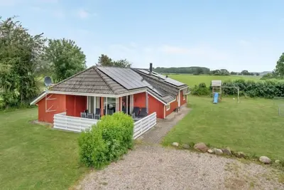 \"Emly\" - 1. 1km from the sea by Interhome