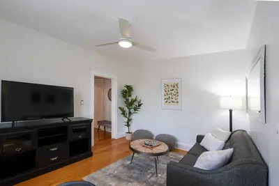 Image de Oversized 1Bed w/ Outdoor Pool & Elevator