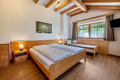 Image de Studio 'Urthalerhof Landhaus' avec vue sur la montagne, jardin partagé et Wi-Fi