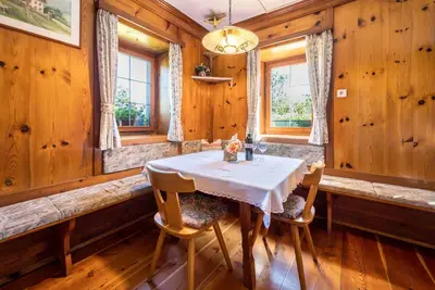 Image de Maison de vacances 'Urthalerhof Historic' avec vue sur la montagne, jardin partagé et Wi-Fi