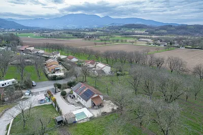 Image de Maison de vacances 'La Maison Dans Les Noyer' avec piscine privée, Wi-Fi et climatisation