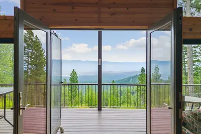 Cabin perched high in the Bitterroots with Incredible views