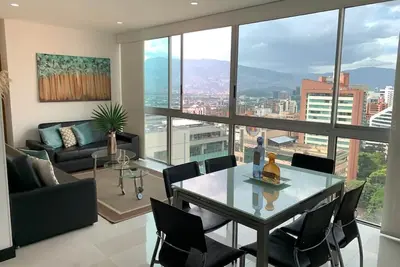 Image de Best location in town - Skyline view!