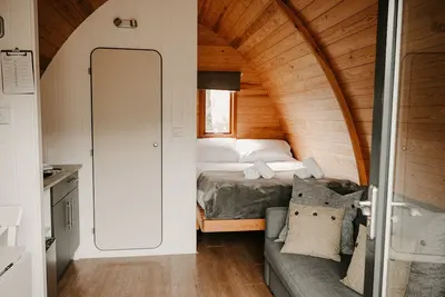 Image de Daffodil glamping pod-Hutte-Famille-Sdb privée avec douche-Vue sur la campagne