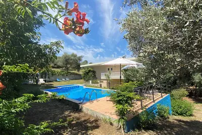Image de Villa George, on Beach Front