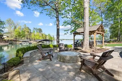 Image de Charming Home on Lake Keowee with Private Boat Ramp, Boat Dock, Hot Tub & More! !