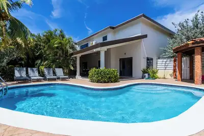 Image de Private Pool * Bbq * 1 mi to Palm Beach!