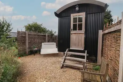 Stormont Hut, with a garden in Pocklington