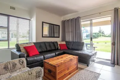 Image de Golf Beach C3 apartment in the Greenways Golf Country Estate close to Cape Town