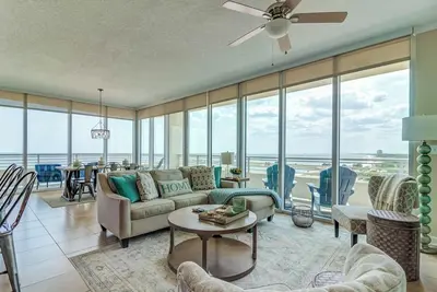 Image de 704oc Enjoy Panoramic view of the Gulf! \" A Wave of its Own\"